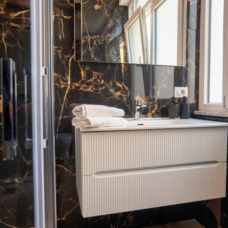 Relais San Demetrio - Modern & Central rooms by Leading Hotel - Suite con Balcone - 8