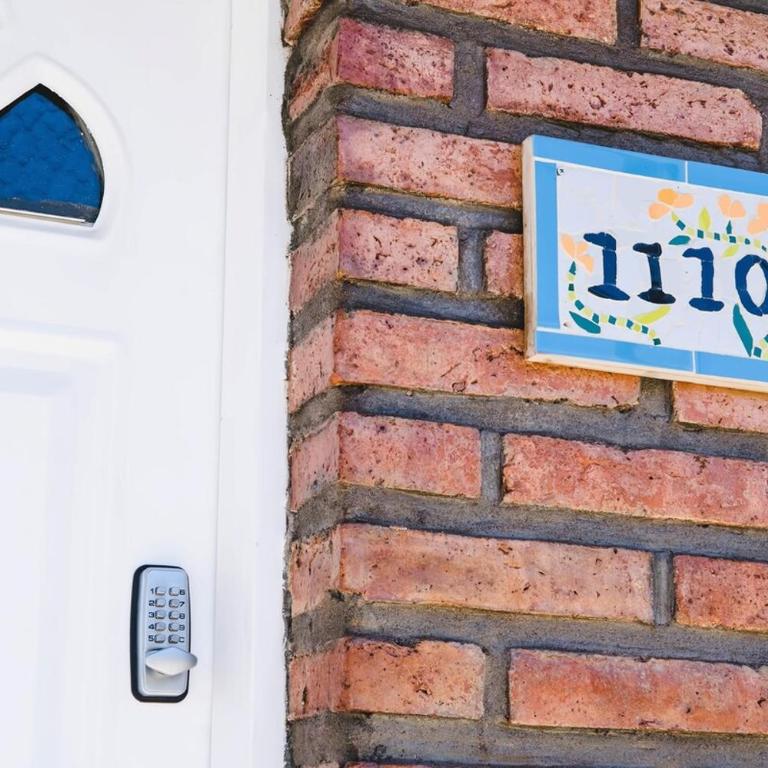 Casita céntrica y cálida en Esquel WiFi fibra, estacionamiento y check in autónomo - Apartamento de 1 dormitorio - 9