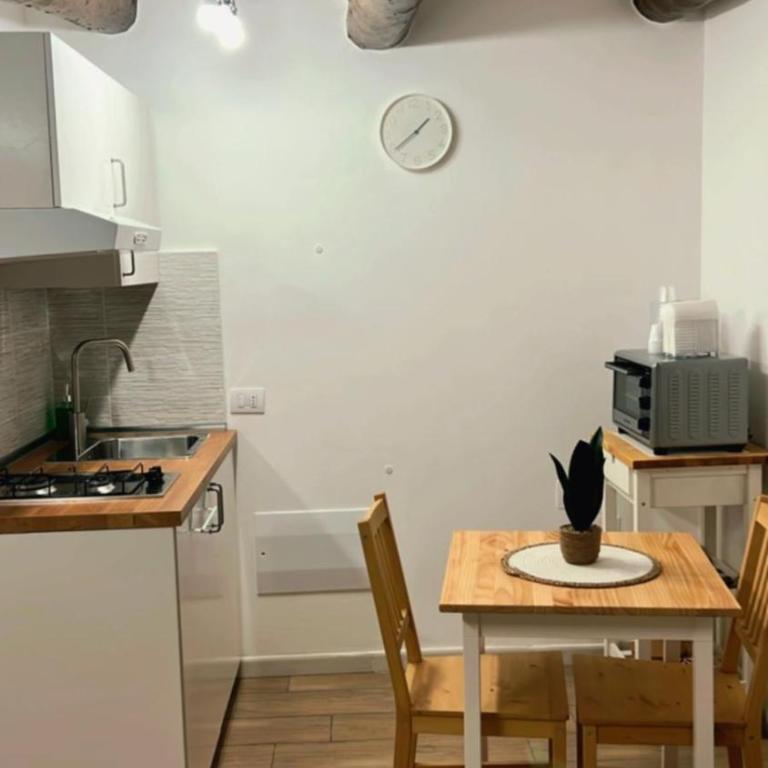 LA Dimora di Piazza Bellini - Apartment - 16