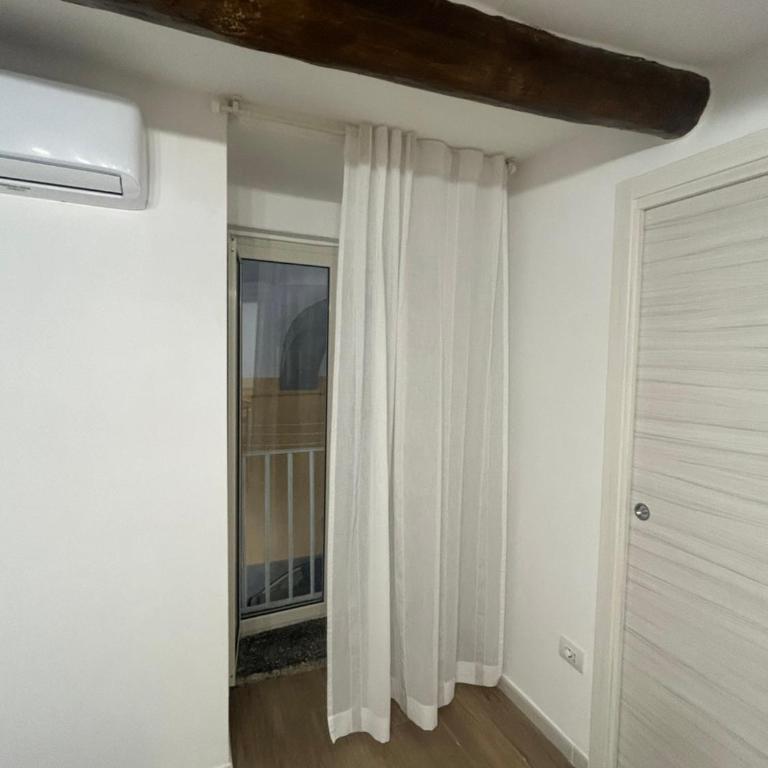 LA Dimora di Piazza Bellini - Apartment - 4