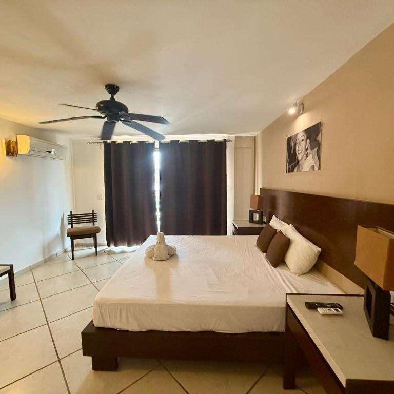 AMANÁA Hotel Boutique - Suite con cama grande y balcón - 6