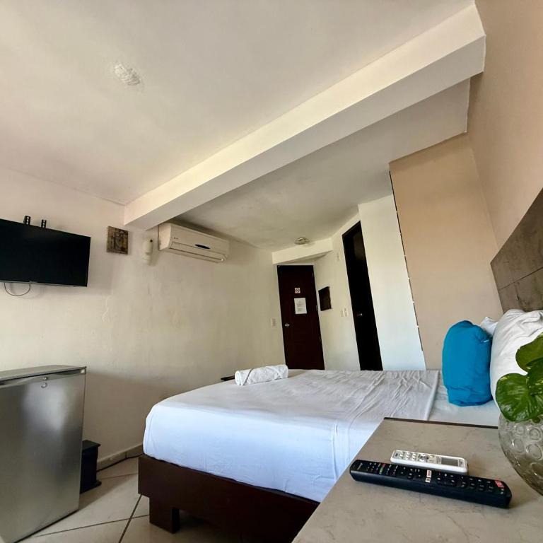 AMANÁA Hotel Boutique - Suite con cama grande y balcón - 10