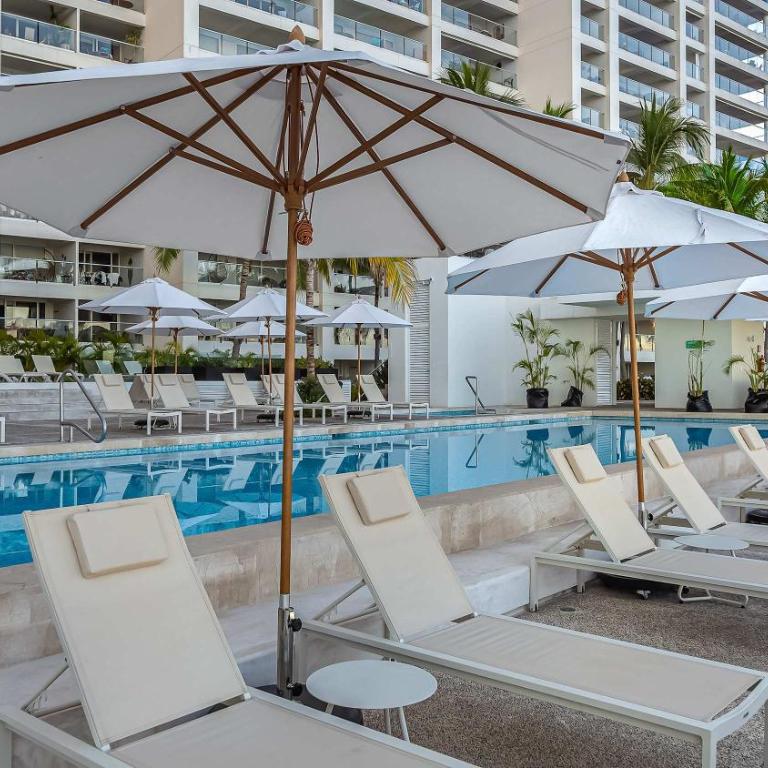 Stunning Beachfront Condo - Sea Views & Pools - Apartamento - 14