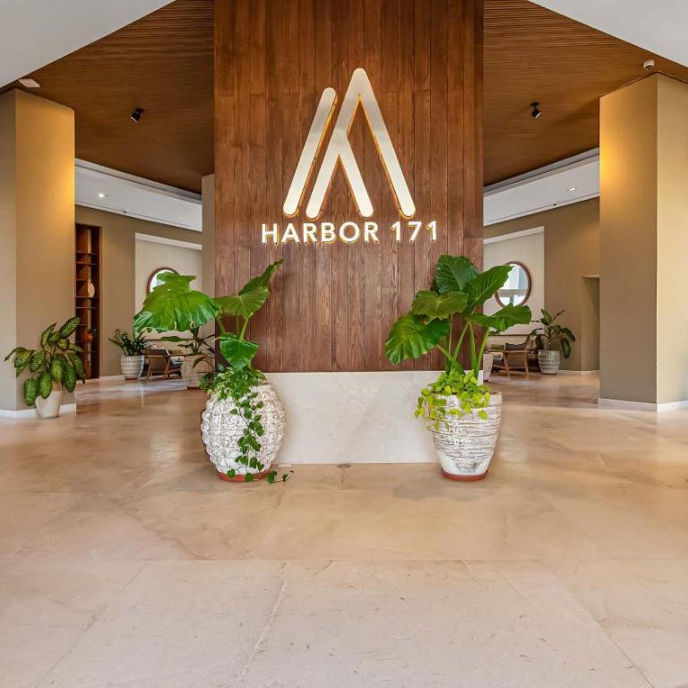 Stunning Beachfront Condo - Sea Views & Pools - Apartamento - 21
