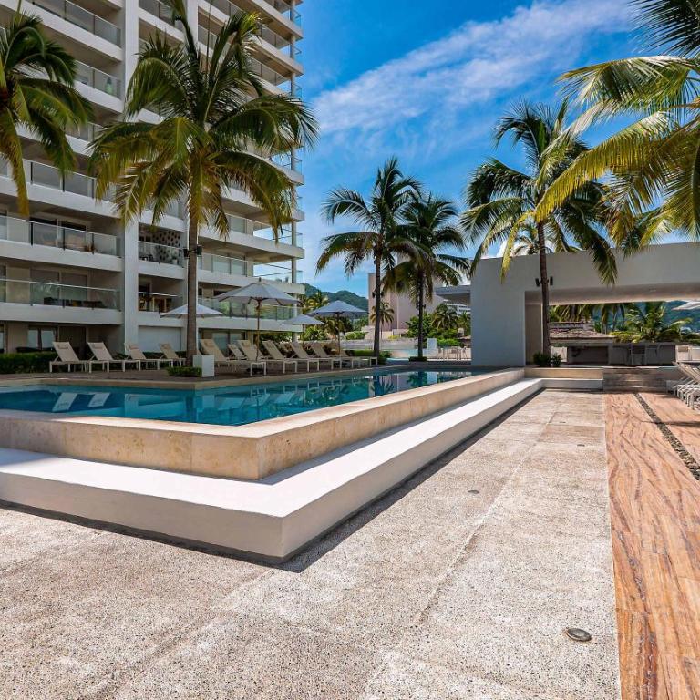 Stunning Beachfront Condo - Sea Views & Pools - Apartamento - 55