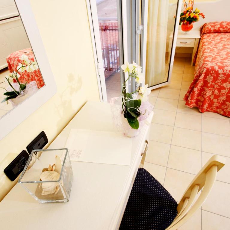 Hotel Baia - Camera Tripla Standard - 3