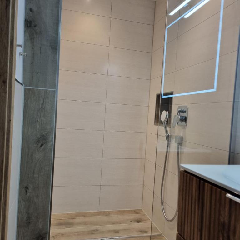 Landhaus Poppler mit Aufzug - Apartment mit 1 Schlafzimmer - 16