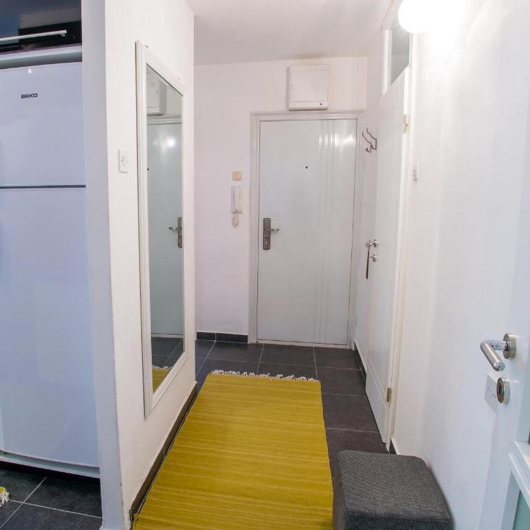 Charming Avenue Stay - One-Bedroom Apartment - 33