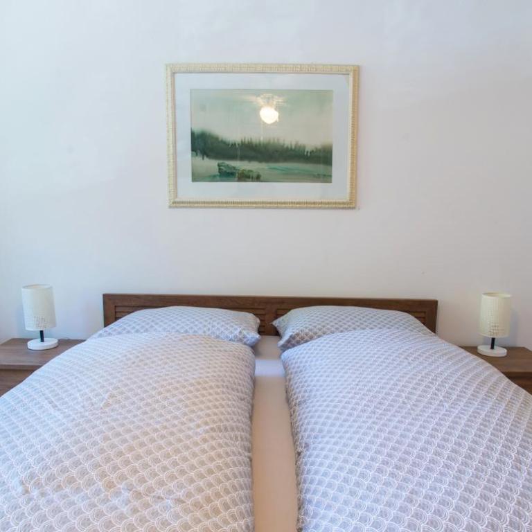 Charming Avenue Stay - One-Bedroom Apartment - 32