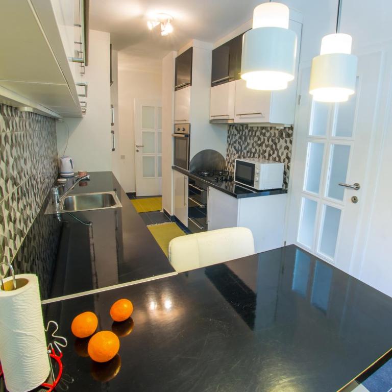 Charming Avenue Stay - One-Bedroom Apartment - 3