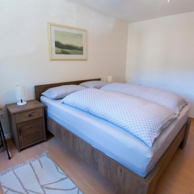 Charming Avenue Stay - One-Bedroom Apartment - 16