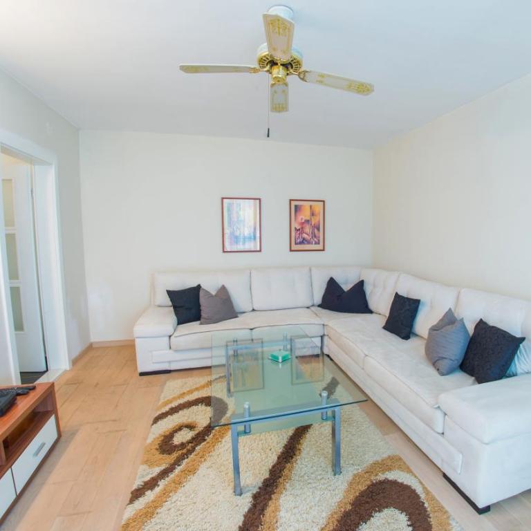 Charming Avenue Stay - One-Bedroom Apartment - 18