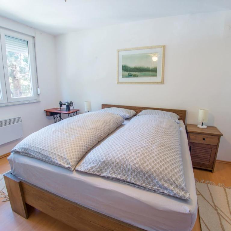 Charming Avenue Stay - One-Bedroom Apartment - 24