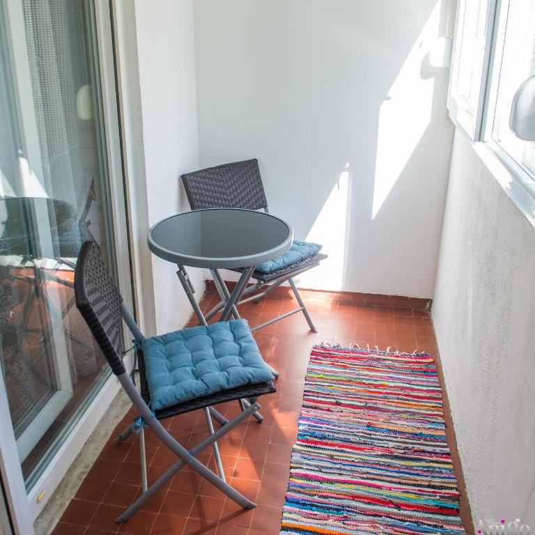 Charming Avenue Stay - One-Bedroom Apartment - 27