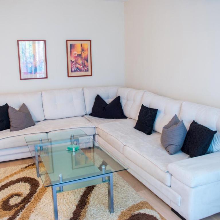 Charming Avenue Stay - One-Bedroom Apartment - 23