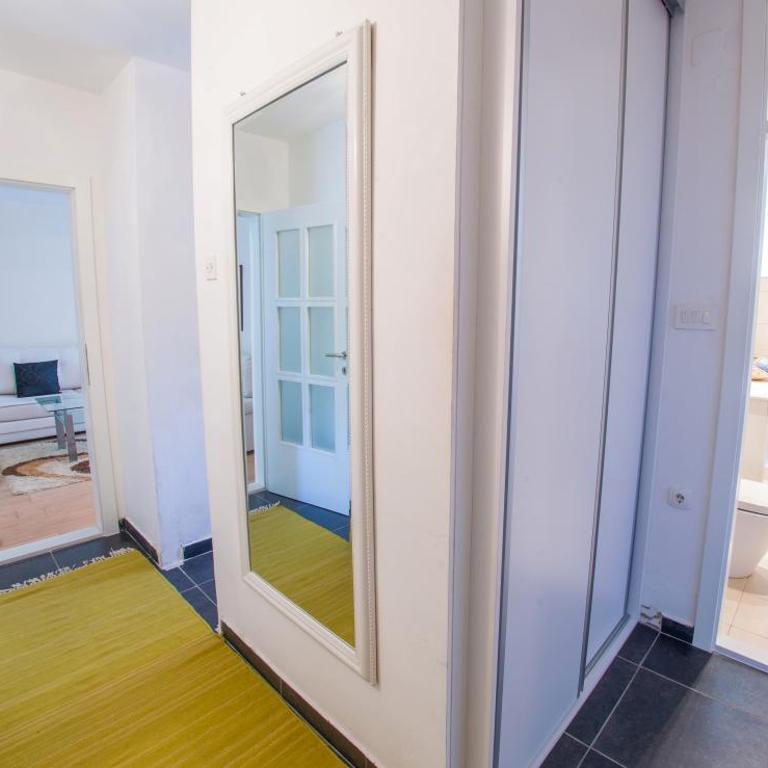 Charming Avenue Stay - One-Bedroom Apartment - 34