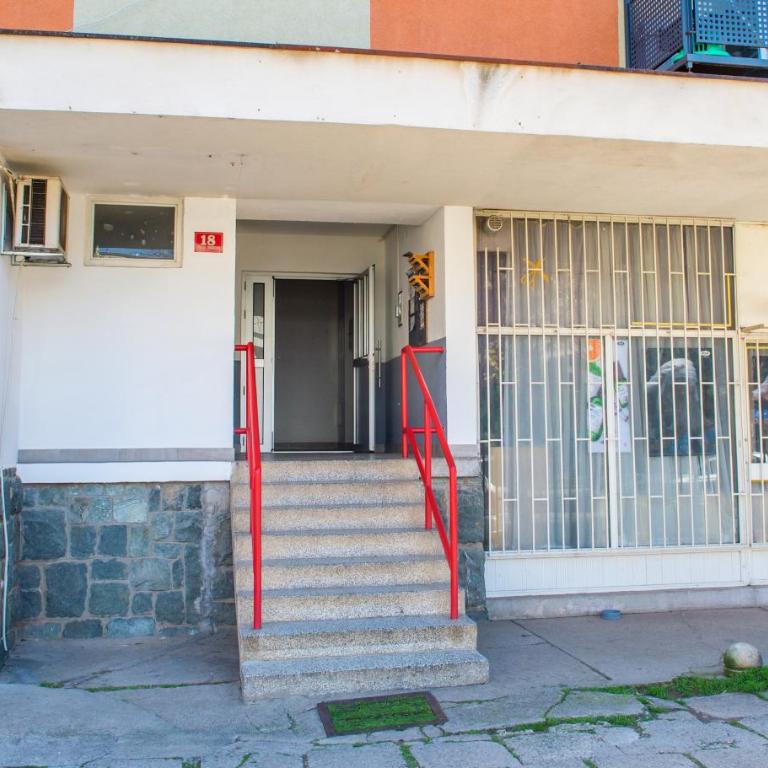 Charming Avenue Stay - One-Bedroom Apartment - 9