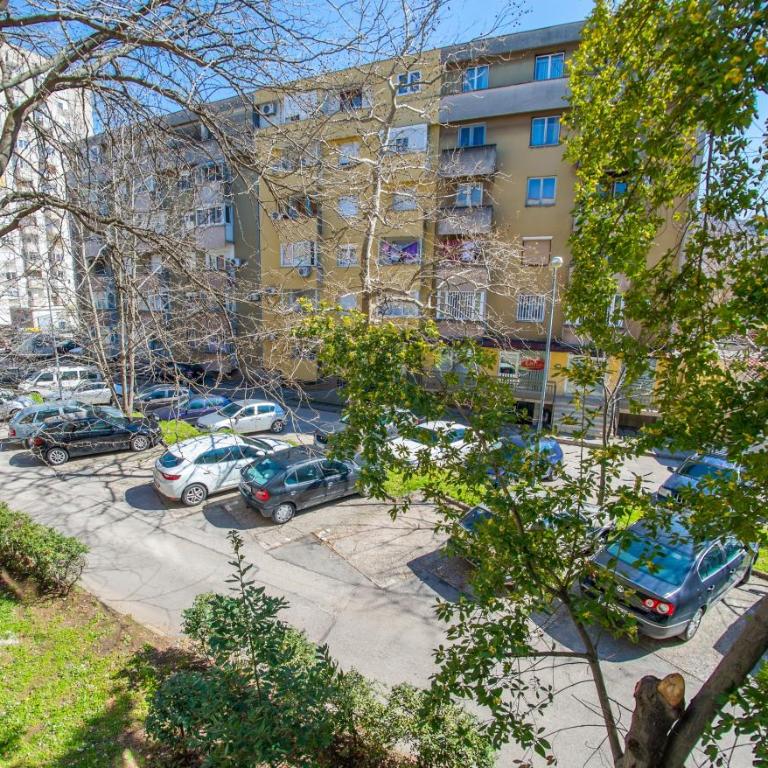 Charming Avenue Stay - One-Bedroom Apartment - 12