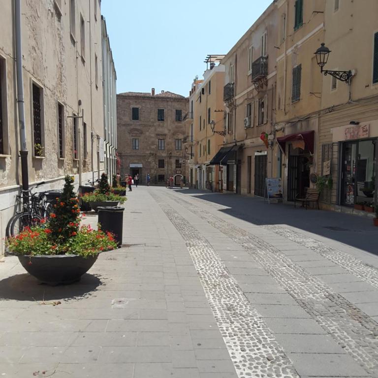 Nice apt in a street in old town - One-Bedroom Apartment - 29