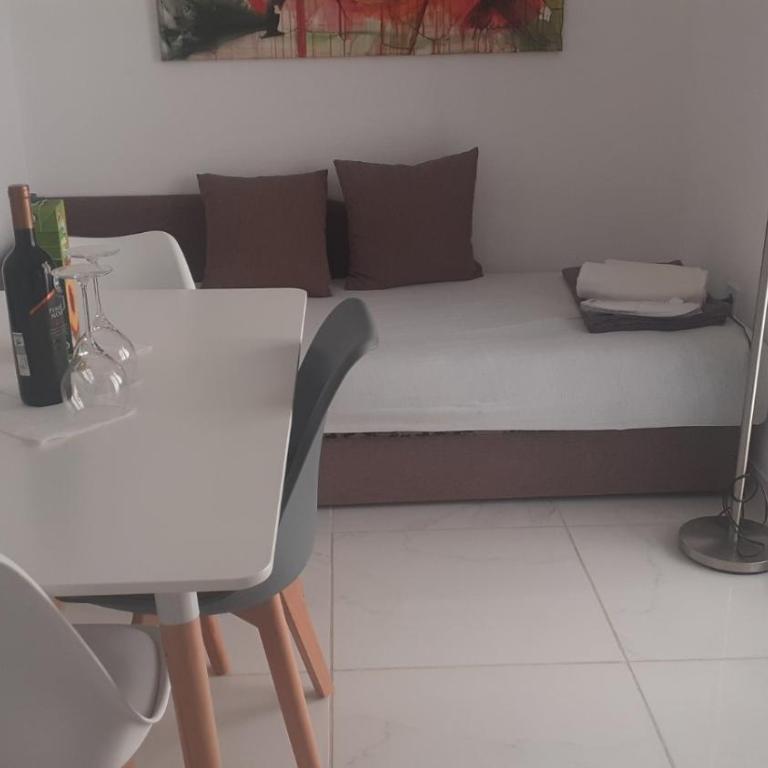 Apartmani Ema - Apartman sa 2 Spavaće Sobe - 1