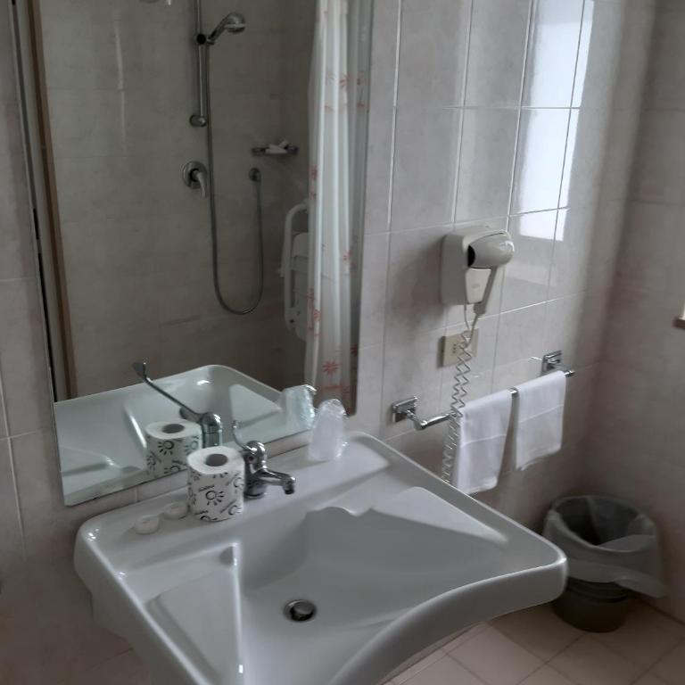 ibis styles Trani - Camera Standard (con Accesso per Disabili) - 7