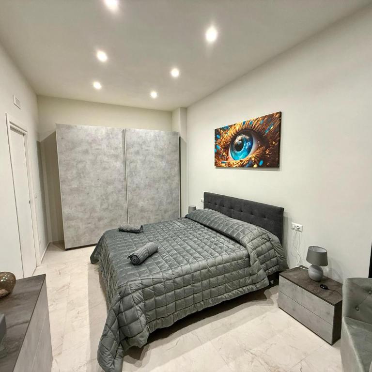 Mirror - One-Bedroom Apartment - 1