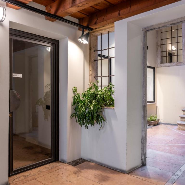 Luxury Apartment on Piazza Erbe - One-Bedroom Apartment - 2