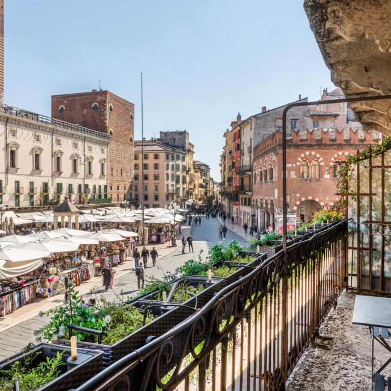 Luxury Apartment on Piazza Erbe - One-Bedroom Apartment - 1