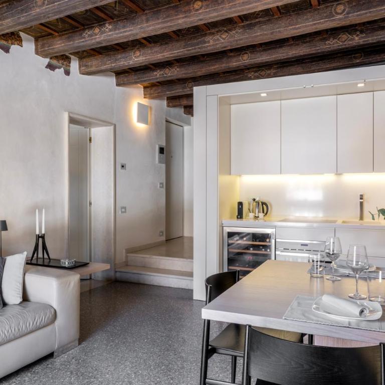 Luxury Apartment on Piazza Erbe - One-Bedroom Apartment - 3