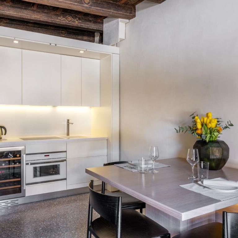 Luxury Apartment on Piazza Erbe - One-Bedroom Apartment - 4