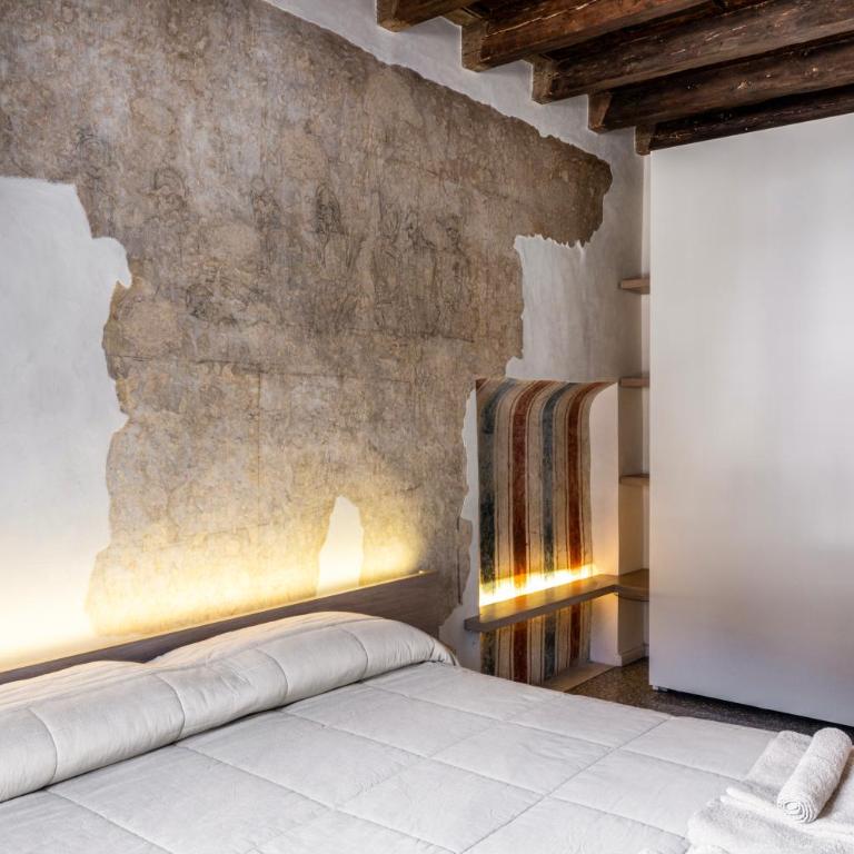 Luxury Apartment on Piazza Erbe - One-Bedroom Apartment - 11