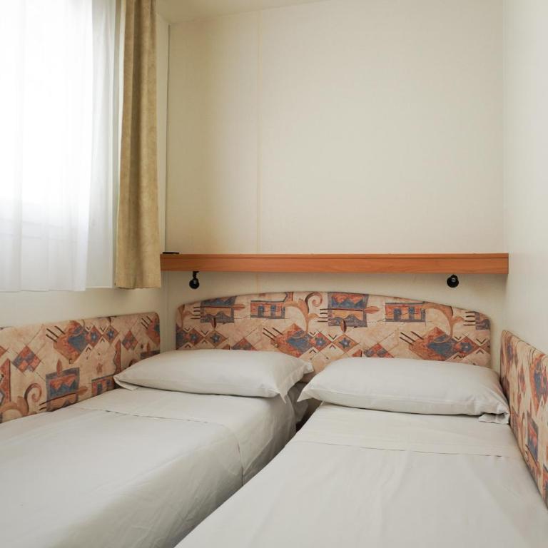 Camping Village Adriatico - Chalet Standard con 2 Camere da Letto - 1