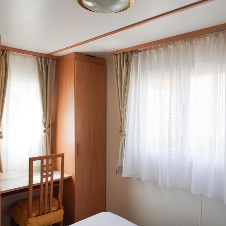 Camping Village Adriatico - Chalet Standard con 2 Camere da Letto - 4