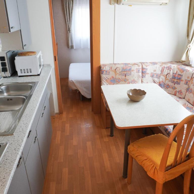 Camping Village Adriatico - Chalet Standard con 2 Camere da Letto - 6
