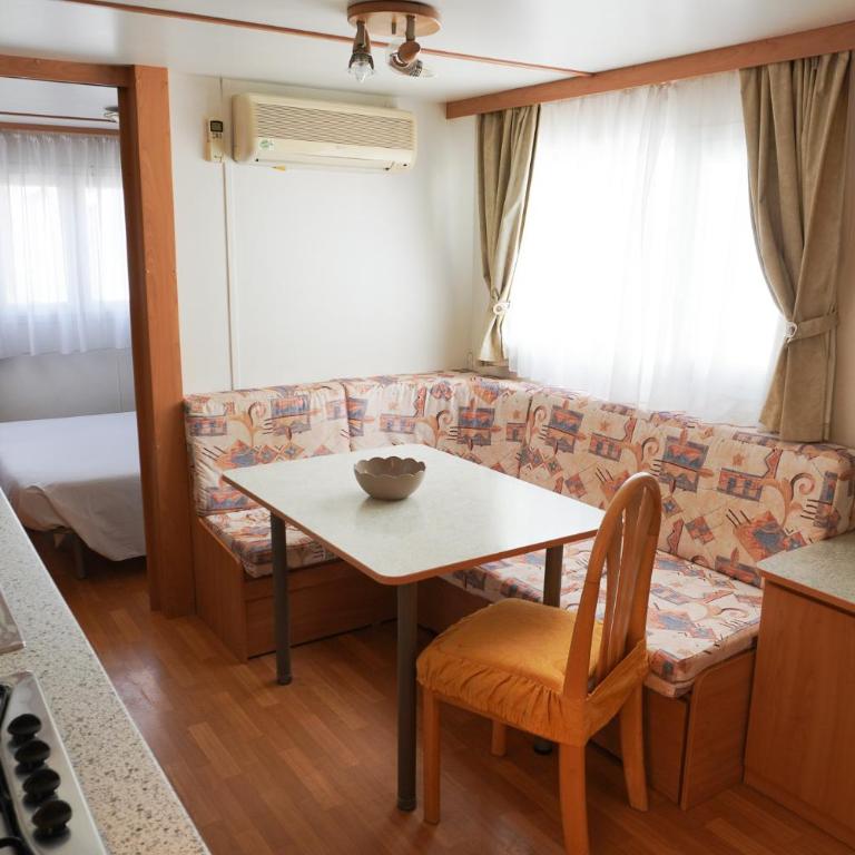 Camping Village Adriatico - Chalet Standard con 2 Camere da Letto - 5