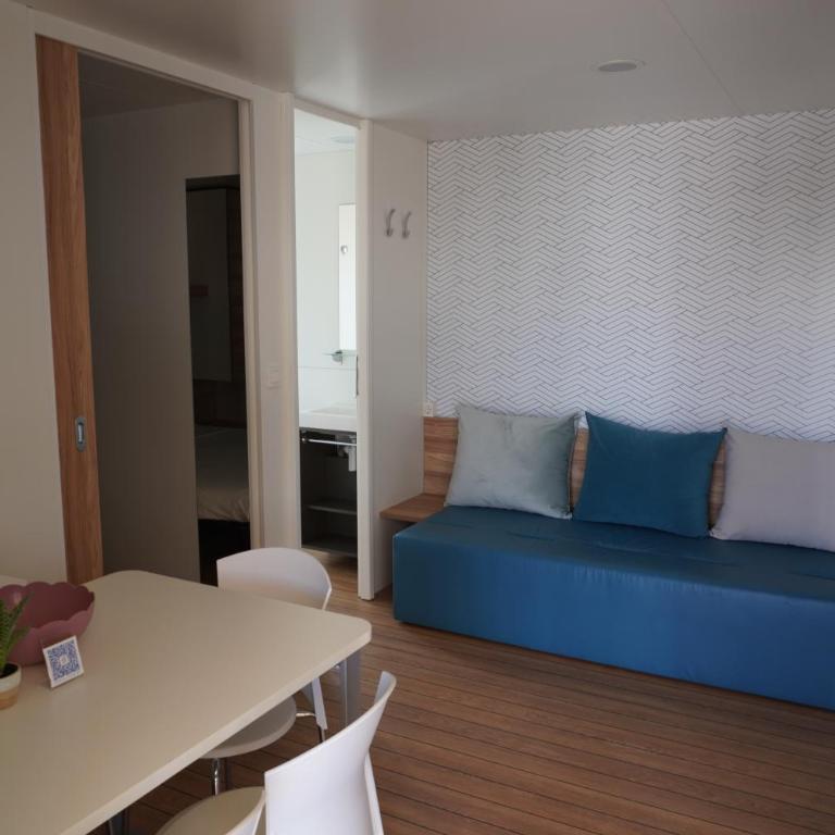 Camping Village Adriatico - Ampio Chalet con 2 Camere da Letto - 1