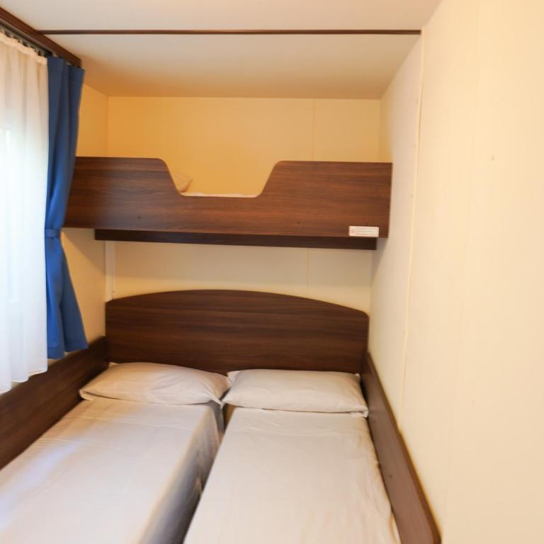 Camping Village Adriatico - Chalet con 2 Camere da Letto - 3