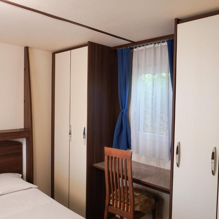 Camping Village Adriatico - Chalet con 2 Camere da Letto - 1
