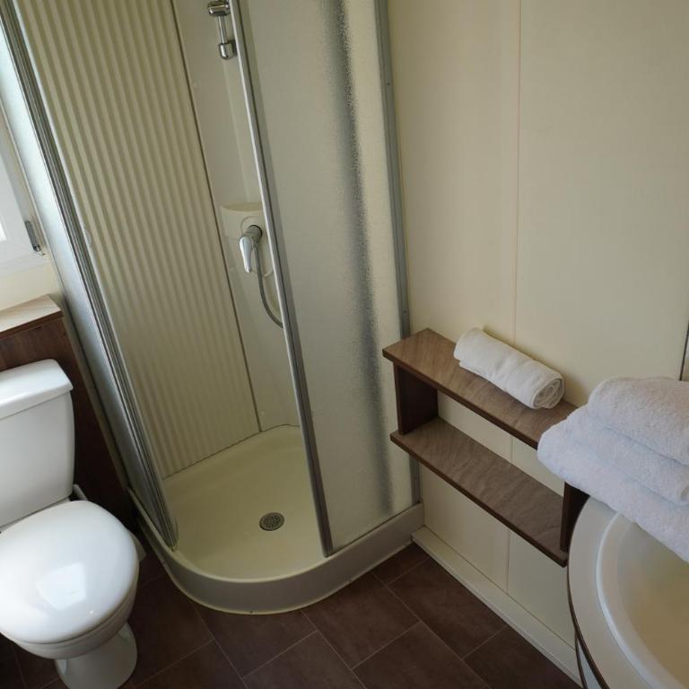 Camping Village Adriatico - Chalet con 2 Camere da Letto - 2