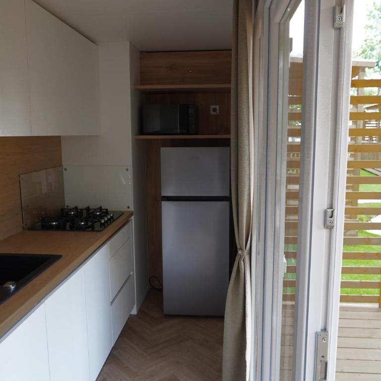 Camping Village Adriatico - Ampio Chalet con 2 Camere da Letto - 6