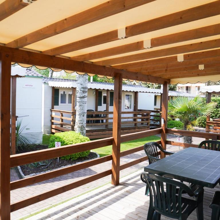 Camping Village Adriatico - Chalet con 2 Camere da Letto - 6