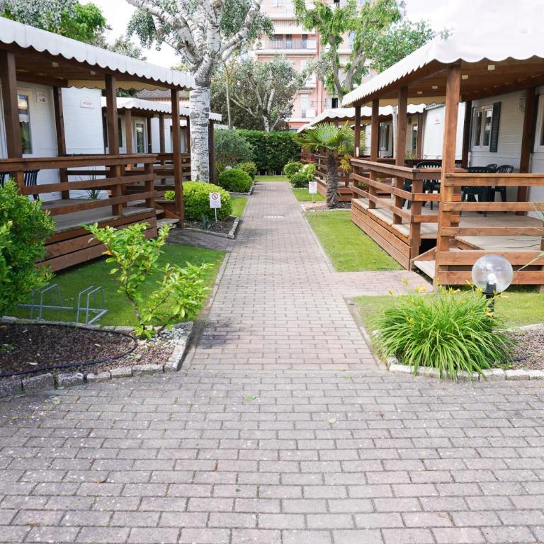 Camping Village Adriatico - Chalet con 2 Camere da Letto - 7