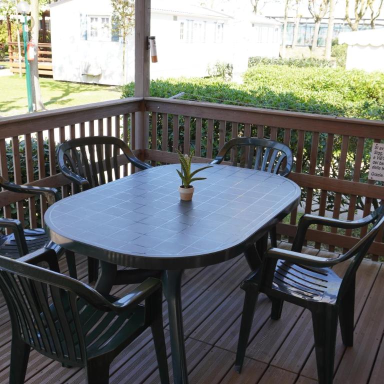 Camping Village Adriatico - Ampio Chalet con 2 Camere da Letto - 8