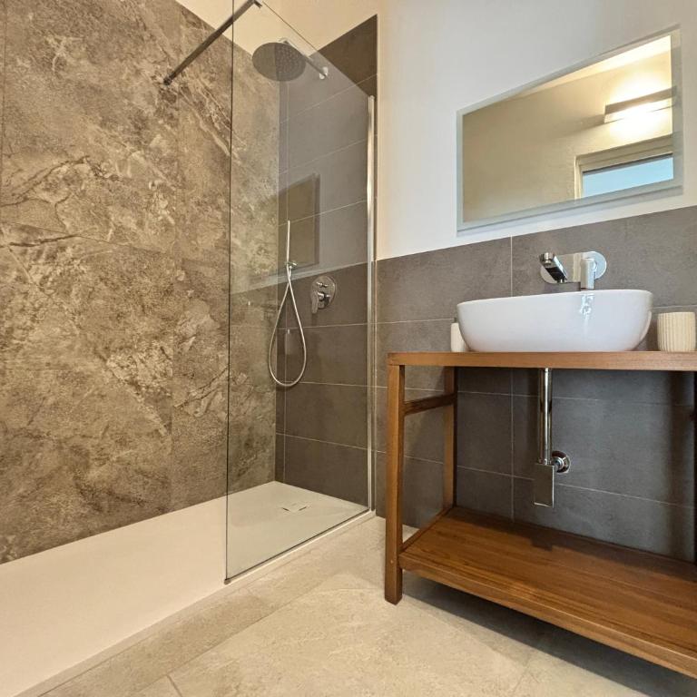 Historic Palazzo - Apartments & Rooms with Private Bathroom - One-Bedroom Apartment with Balcony - 19