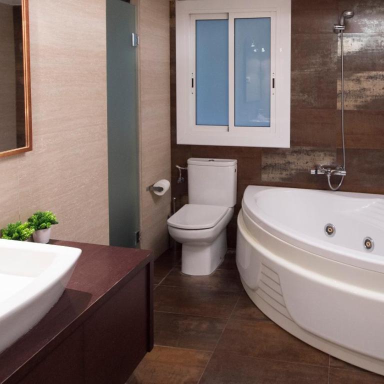 You Stylish El Born Apartments - Superior Three-Bedroom Apartment - Carrer València - 8