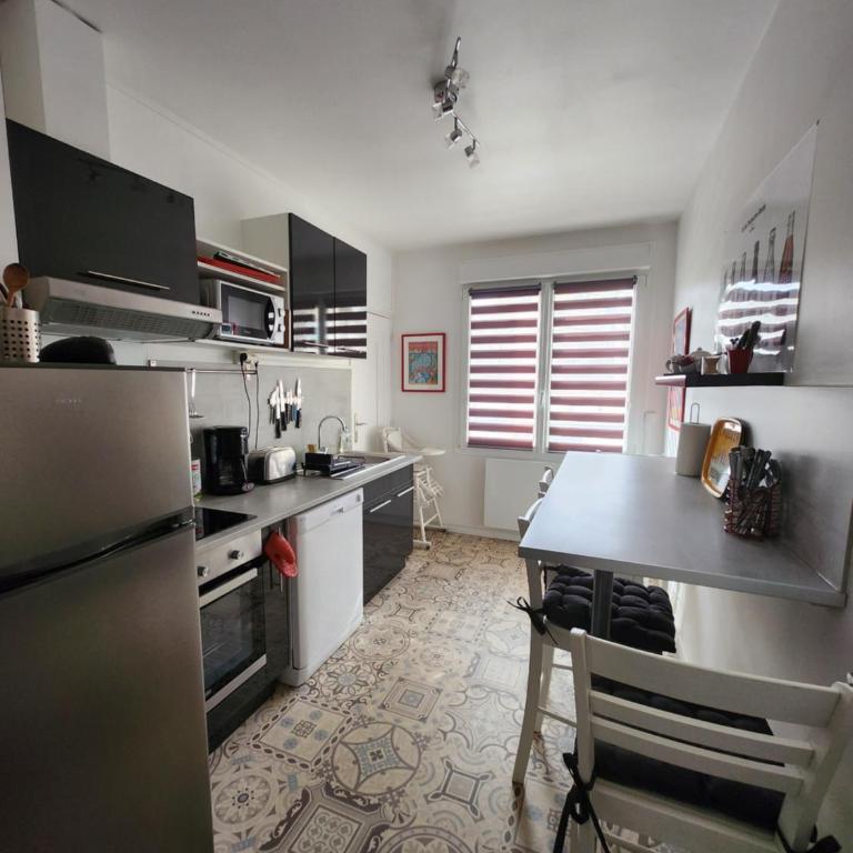 Appartement Quai Ouest, vue entrée port, Stationnement gratuit, Lits faits pour votre arrivée, serviettes de toilettes fournies - Appartement - 9