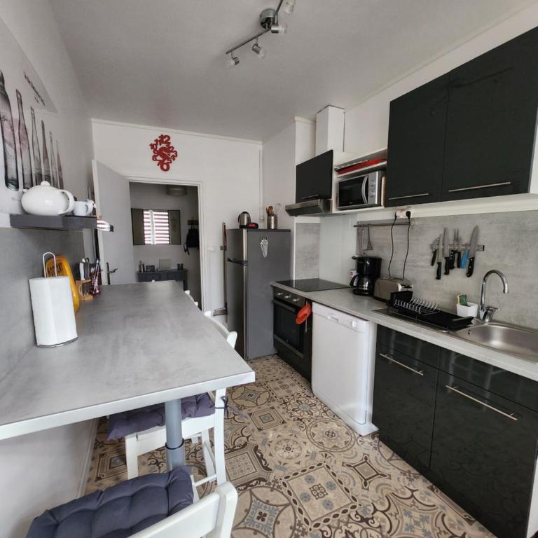Appartement Quai Ouest, vue entrée port, Stationnement gratuit, Lits faits pour votre arrivée, serviettes de toilettes fournies - Appartement - 7