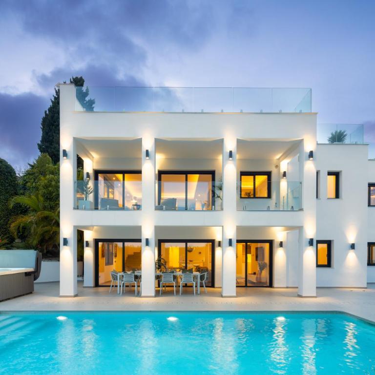 Villa Angelique, 5 BDR with Heated Private Pool in Puerto Banus - Villa - 1