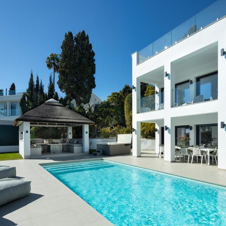 Villa Angelique, 5 BDR with Heated Private Pool in Puerto Banus - Villa - 5