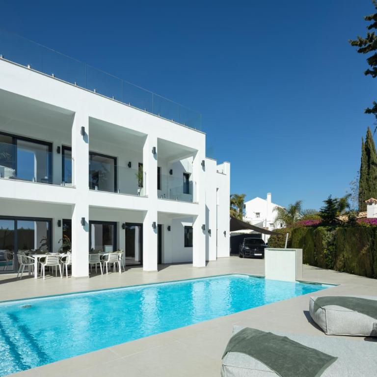 Villa Angelique, 5 BDR with Heated Private Pool in Puerto Banus - Villa - 2
